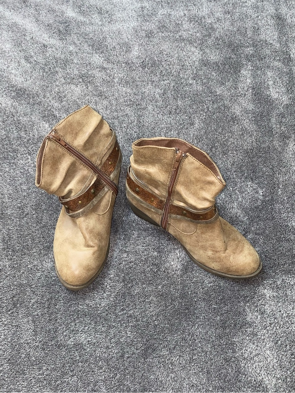 Maurices Tan Western Ankle Booties Size 9 Leather Detail Stacked Heel Boho